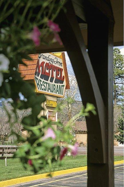 Branding Iron Motel Chama 外观 照片