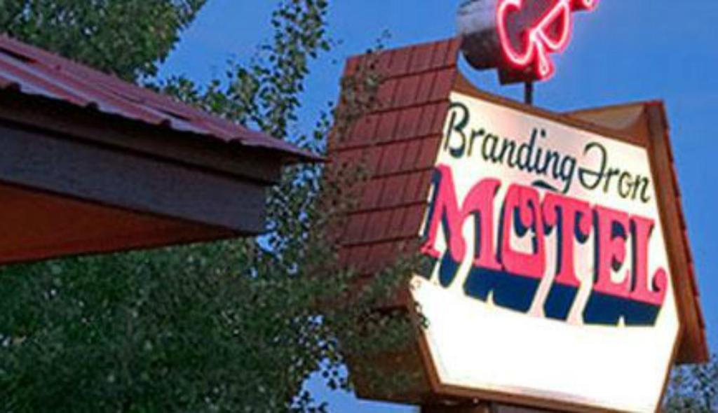 Branding Iron Motel Chama 外观 照片